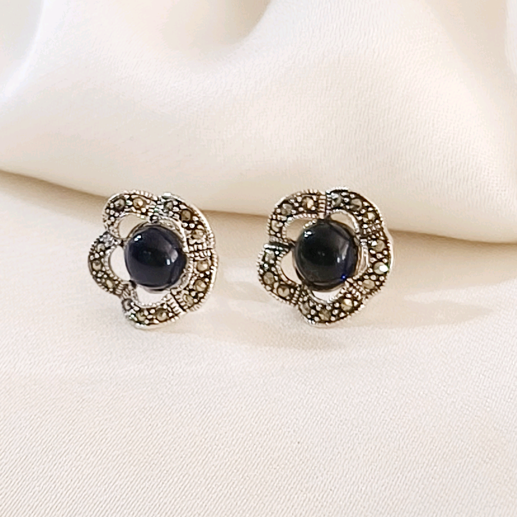 Blue Centre Marcasite Styds